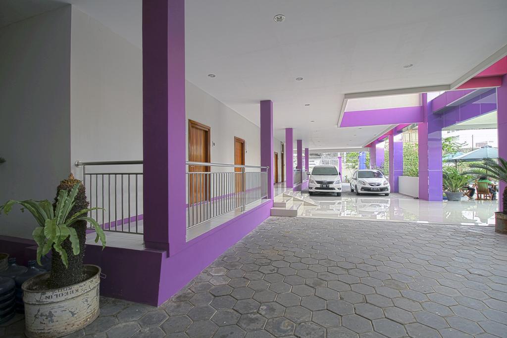 Twin Star Hotel Surakarta  Exterior photo
